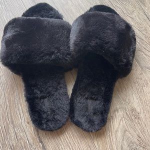 Skims Slippers - Fits size 7-9